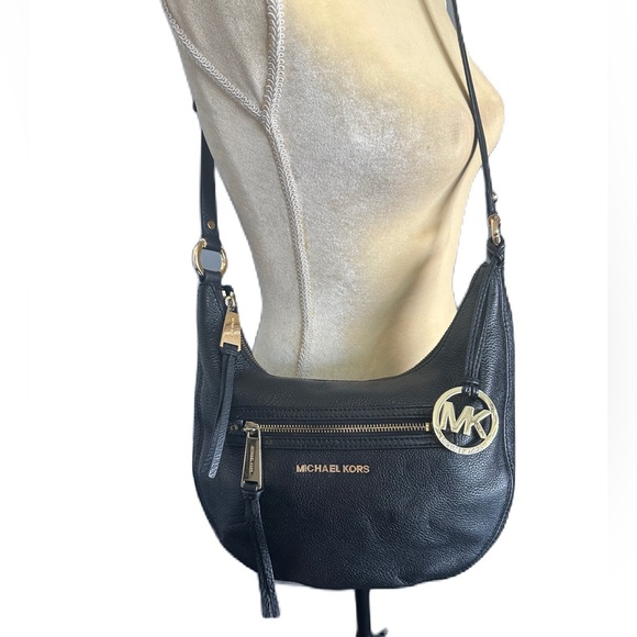 Michael Kors Handbags - EUC Michael Kors Rhea Crescent Black Leather Small Messenger Handbag Crossbody